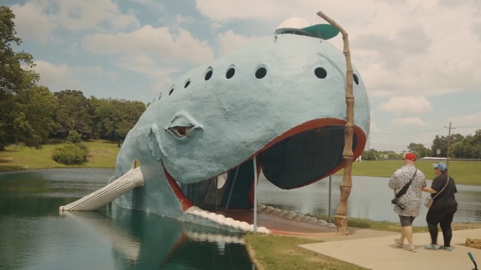 Midwest roadside attractions on Route 66: ABC7's Ryan Chiaverini visits Queens Gate 66, Cars On The Route, Blue Whale of Catoosa