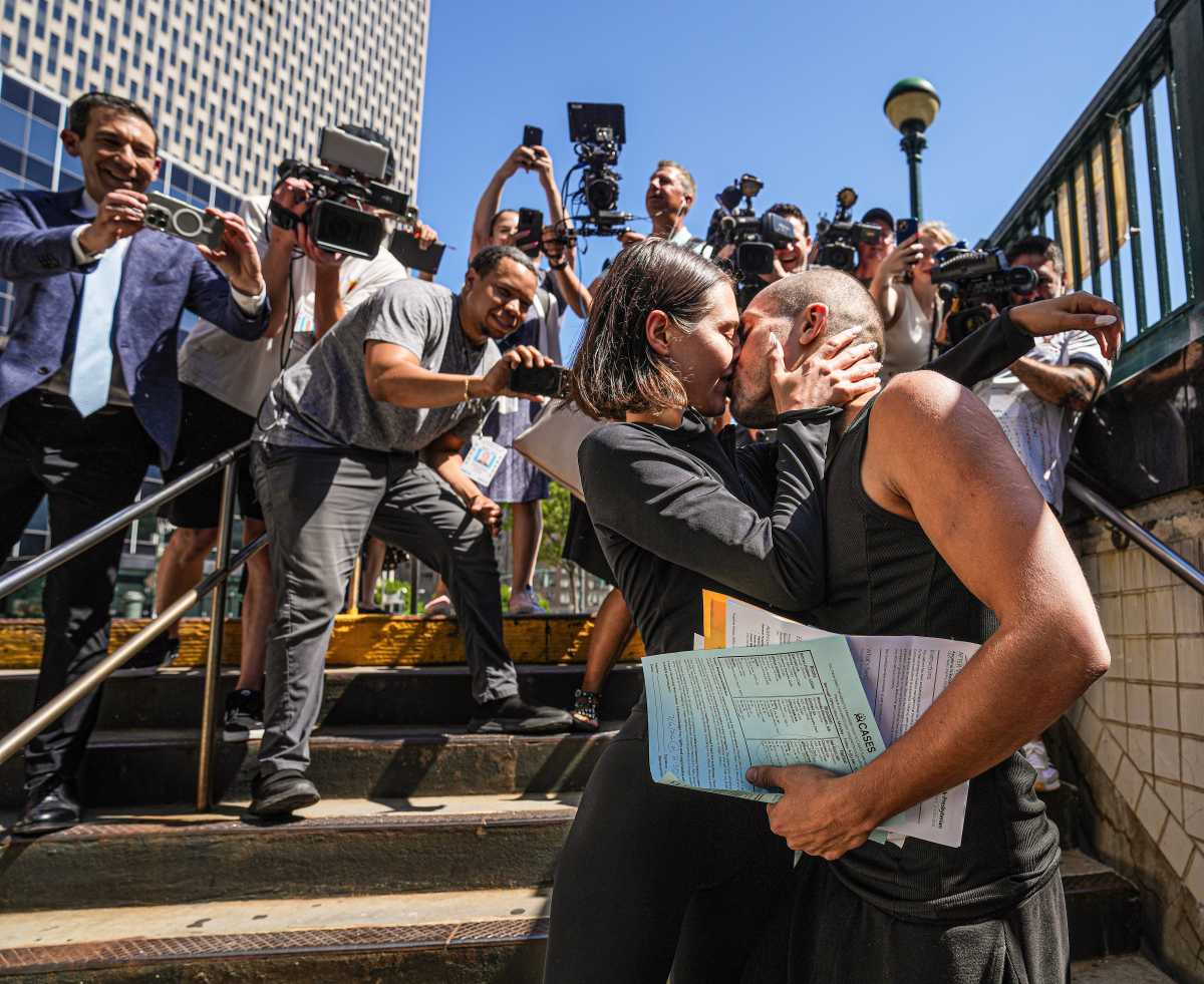 Daredevil couple who climbed Empire State Building kiss after being released from Manhttan court