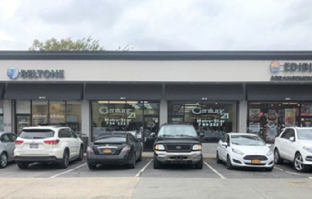 Simone Development Companies’ retail center fully leased with 1,100 s/f lease by Beauty Supply