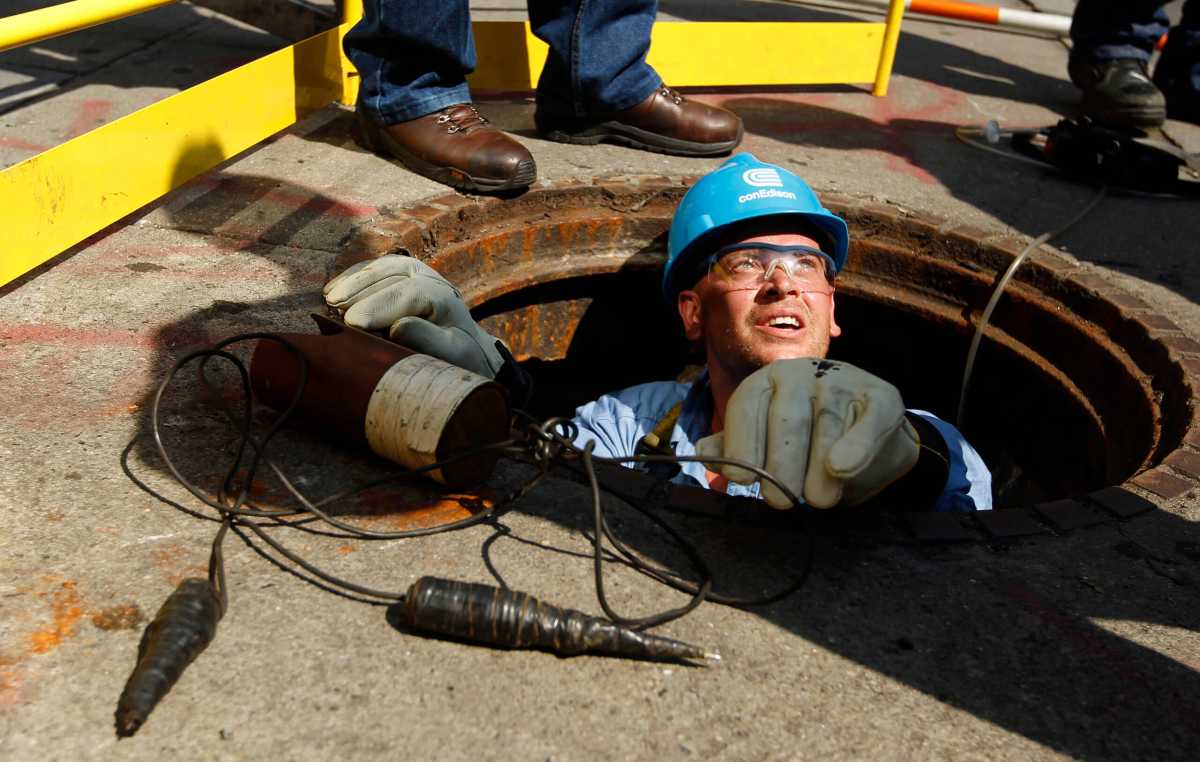 NYC HEATWAVE: Con Edison reports thousands of outages, urges New Yorkers to reduce electric usage amid power grid strain