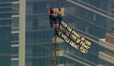 Two Daredevils Get Hitched Atop the Empire State Building