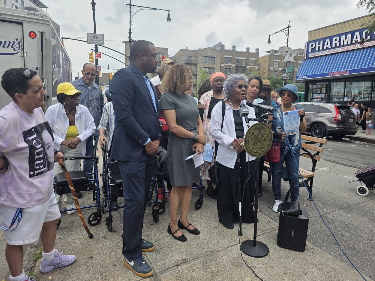 Residents and elected officials rally to reinstate bus stops at East Burnside and Grand Concourse – Bronx Times