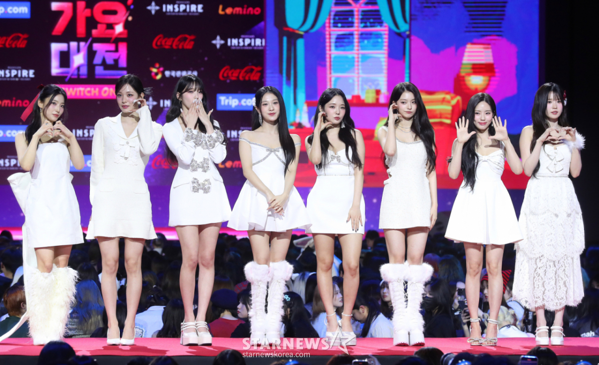 Girl group fromis_9 poses on the red carpet at the '2023 SBS Gayo Daejeon' event held in the afternoon of the 25th at Inspire Convention Grand Ballroom, Yeongjongdo, Incheon. 2023.12.25 /Photo=Kim Chang-hyun