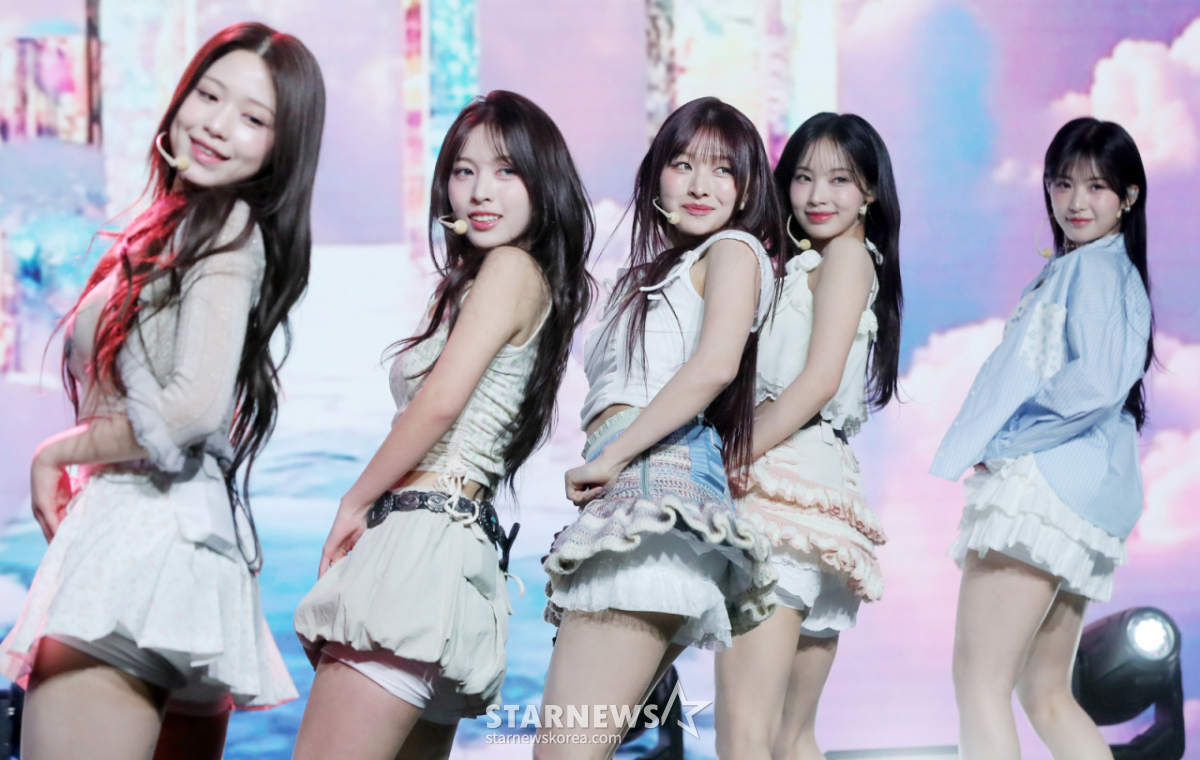 Group RESCENE presents a stunning stage at their second mini-album 'Glow Up' showcase held on the afternoon of the 5th at Ilji Art Hall in Cheongdam-dong, Gangnam-gu, Seoul. 2025.02.05 /Photo=Kim Chang-hyun chmt@