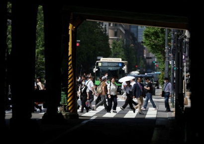 "I'll Give You an Extra 1.4 Million Won a Month, But..." Major Firms Make Bold Moves, Even Conservative Japan Is Stirred