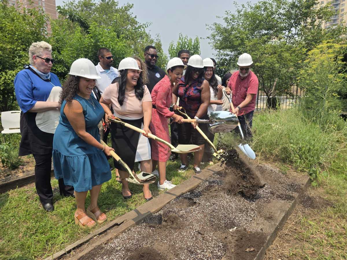 Officials break ground on NYC’s first public school ‘food forest’ in the Bronx – Bronx Times