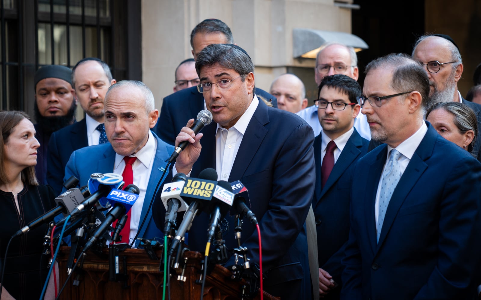 Jewish leaders demand Mamdani tone down rhetoric against Israel after stabbing
