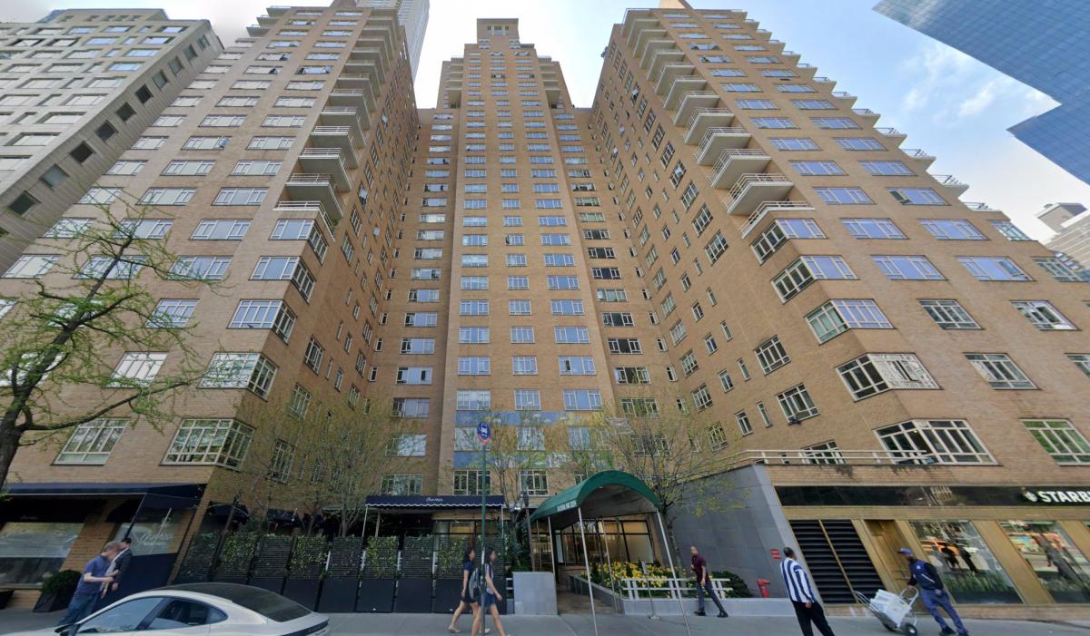 Couple 'squats' in $13K Central Park South apartment: Lawsuit