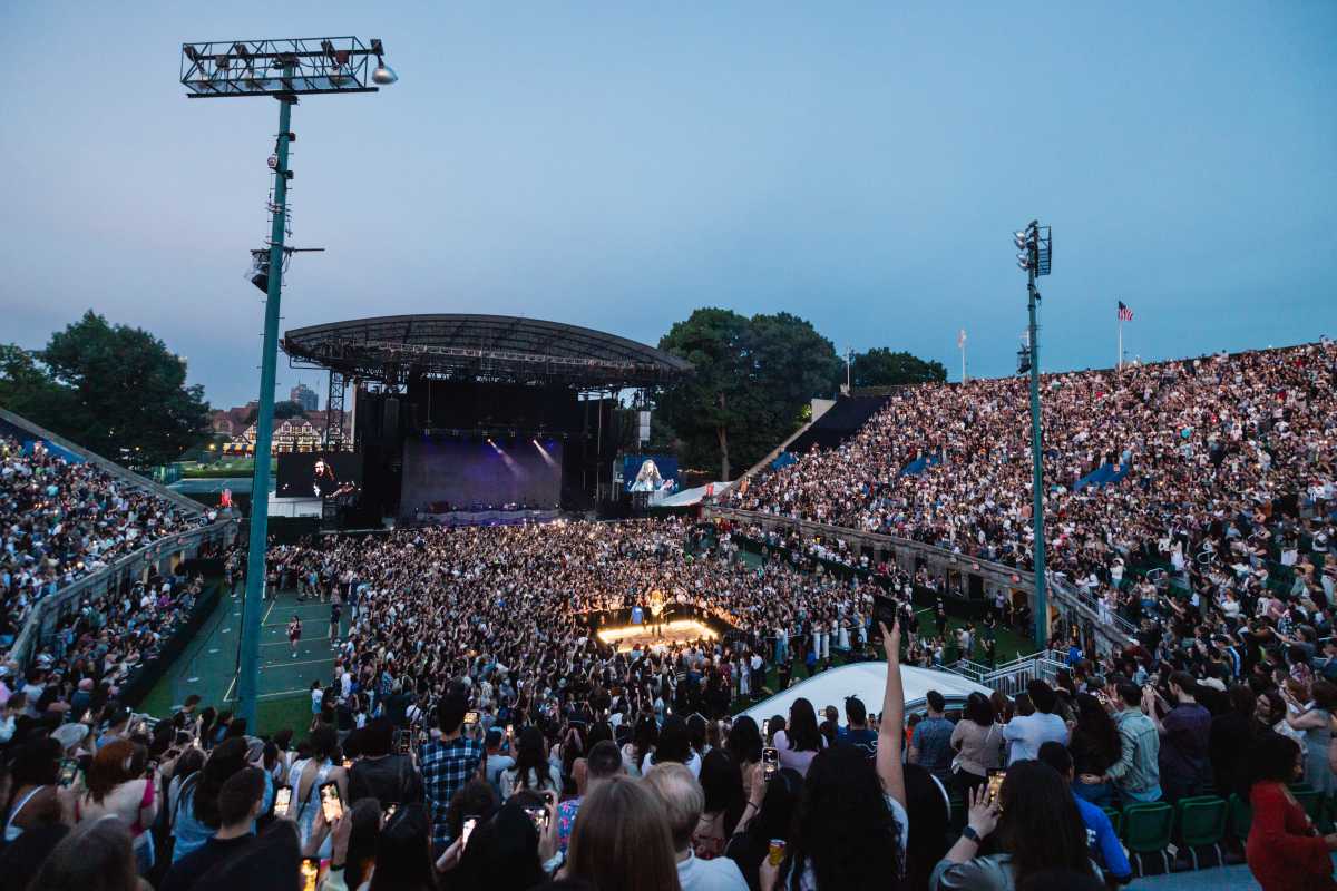 Forest Hills Stadium concertgoers raise over $16K for Queens Community House – QNS