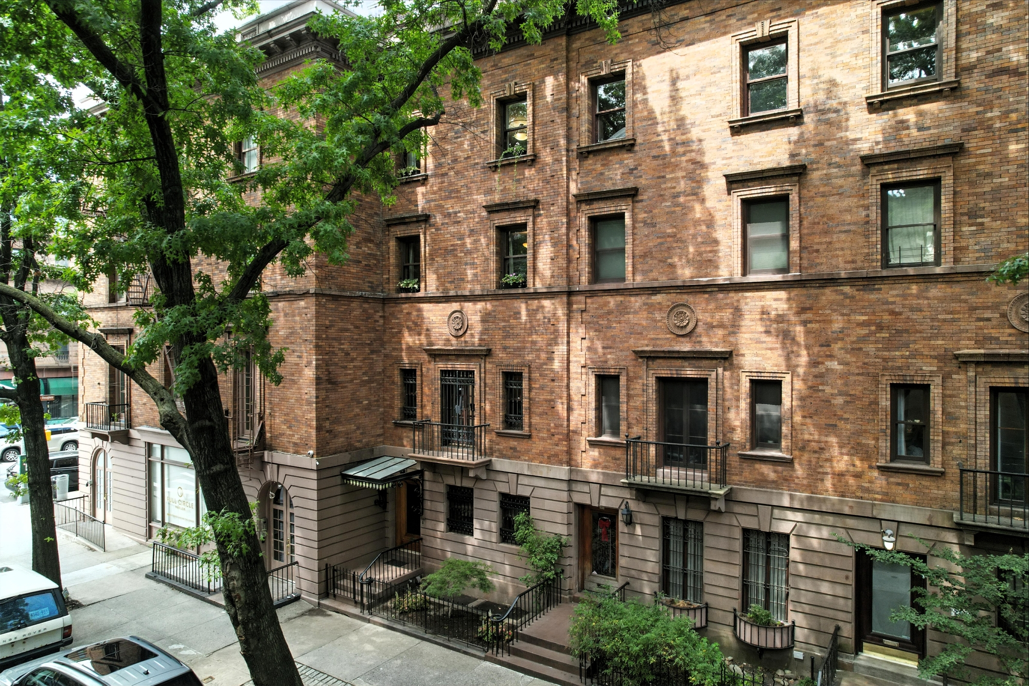 Bob Dylan’s historic Harlem townhouse sells for $2.8M