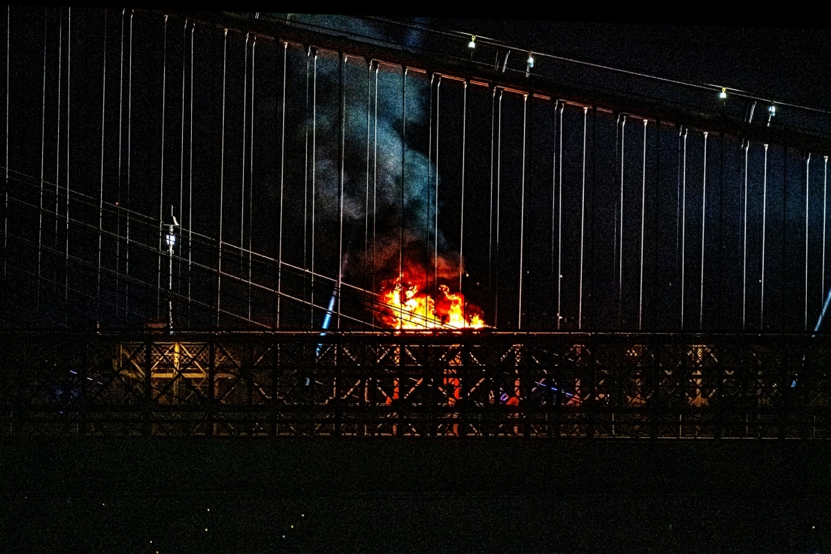 Fire breaks out on Brooklyn Bridge during New York July Fourth fireworks