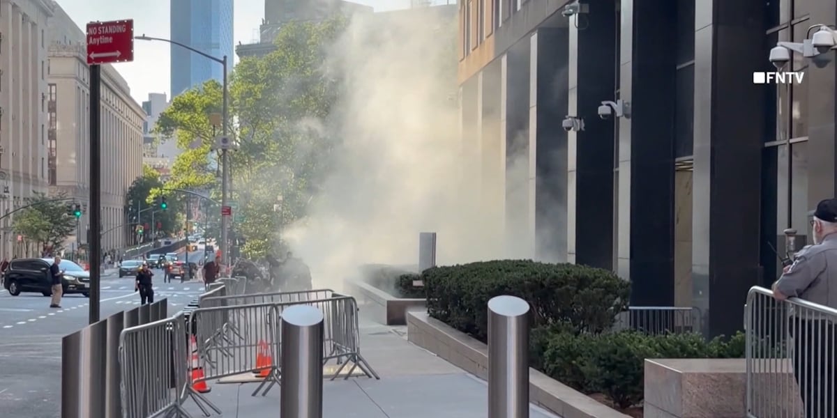Man arrested after device thrown at New York federal building