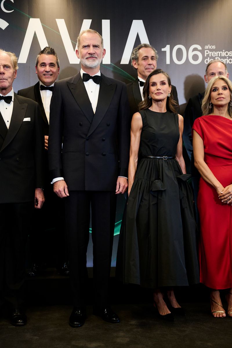 Queen Letizia joined King Felipe VI onstage during the ceremony to honor this year's recipients at the prestigious journalism awards.