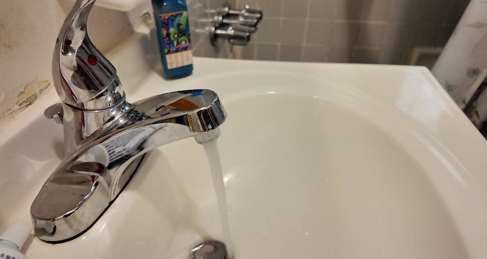 News 12 | Bronx | No Hot Water Broken Intercom Mice And Mold Plague Highbridge Apartment Building