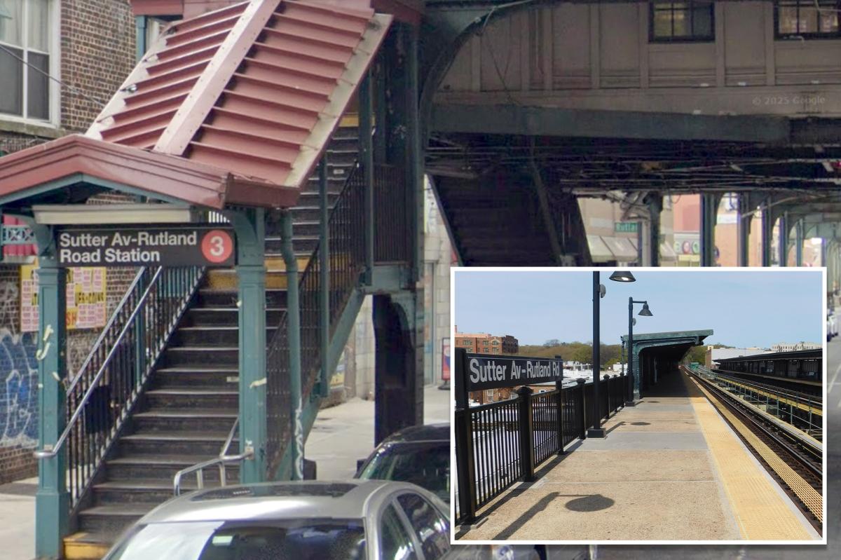 Man, 44, stabbed in back in unprovoked attack on staircase of NYC subway station: cops