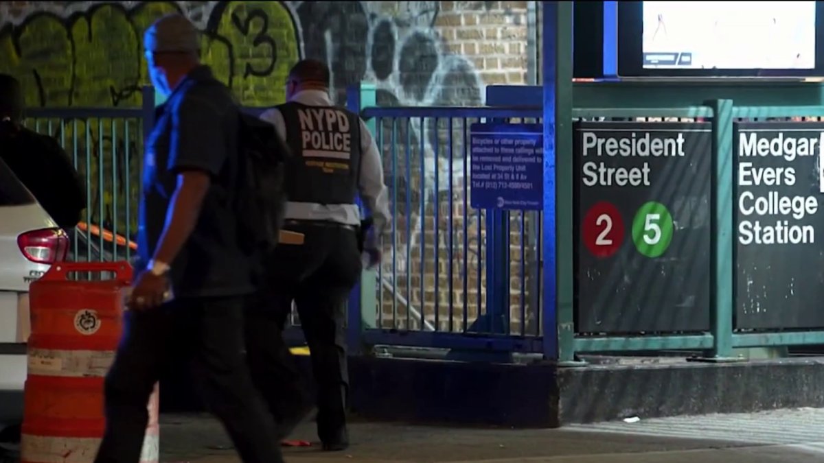 Purse-snatcher shoots 18-year-old in chest on Brooklyn subway platform – NBC New York
