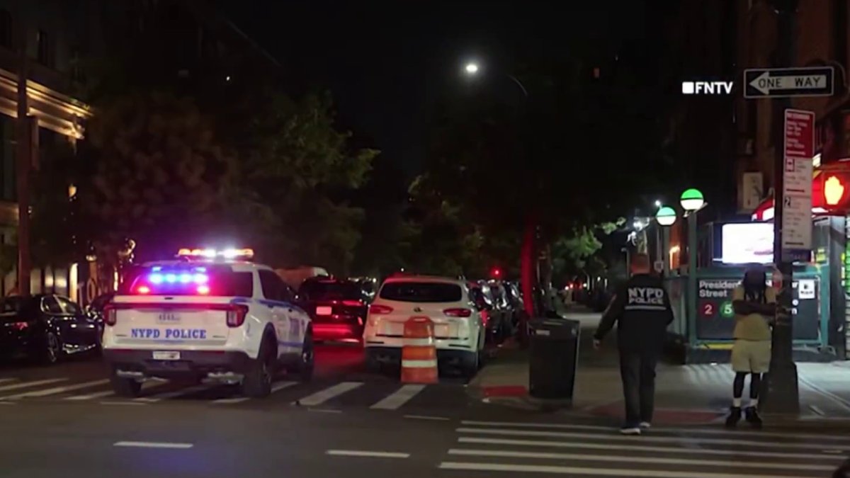 Police search for alleged gunman who shot 18-year-old in Brooklyn purse robbery – NBC New York