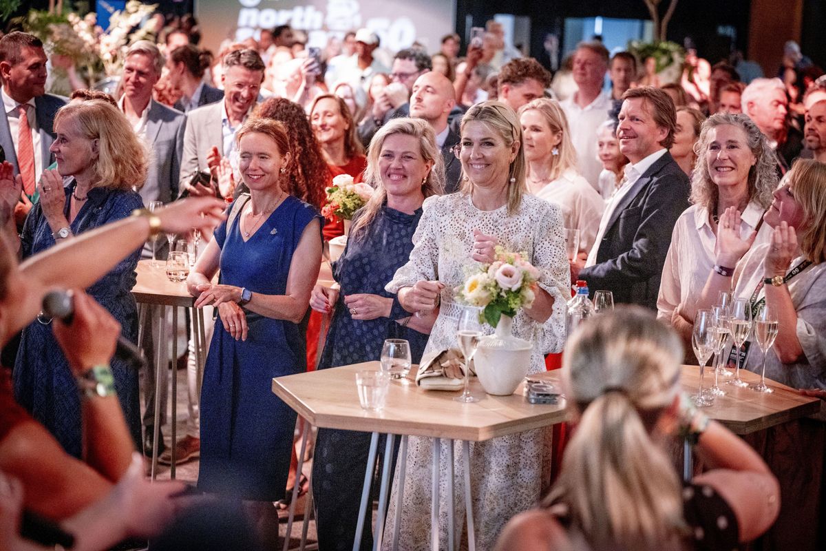 Queen Máxima's effortlessly chic summer style combined delicate lace, natural makeup, and timeless accessories.