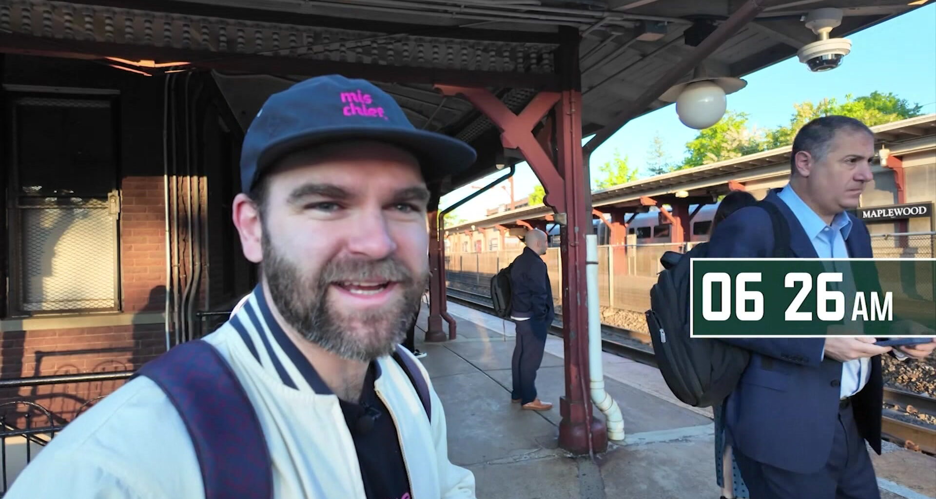 News 12 | Brooklyn | This New Jersey Mans Commute To Brooklyn And Positive Take On Transit Is Going Viral