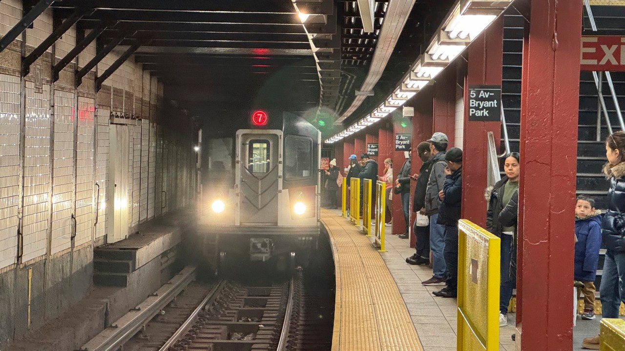 Man, 62, suffers skull fracture in NYC subway push: NYPD
