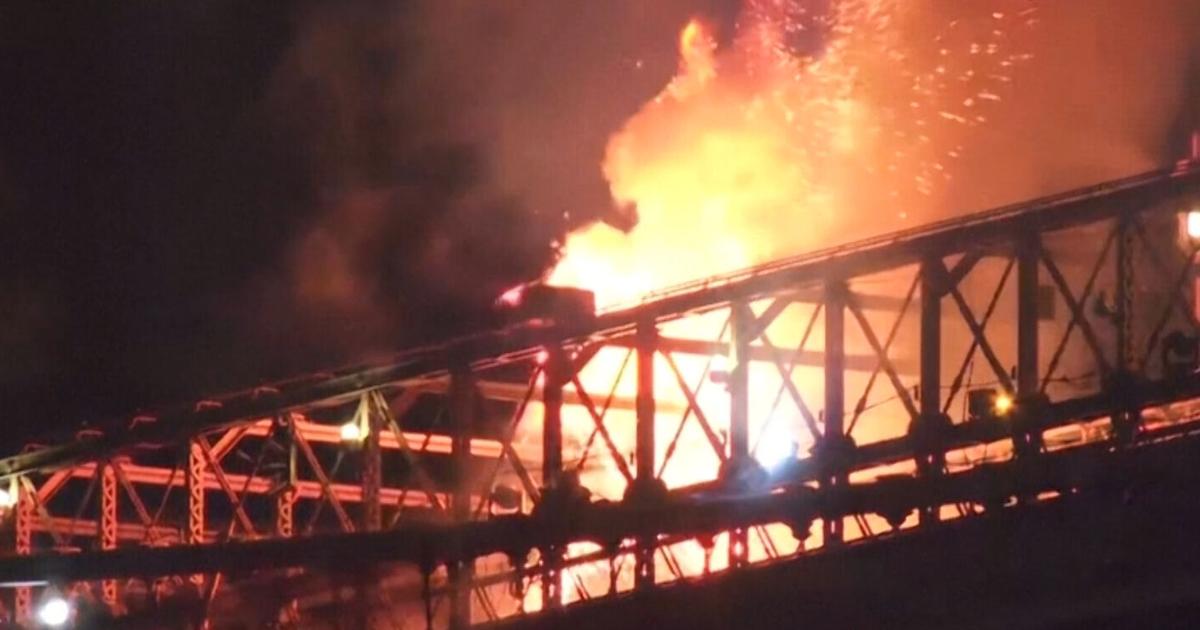 Fire breaks out on Brooklyn Bridge during fireworks show | National News