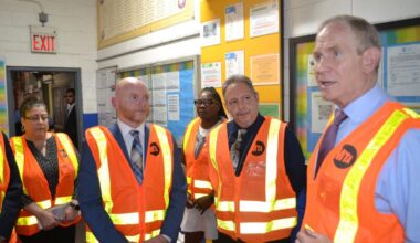 MTA boss makes bus stop in East Elmhurst |