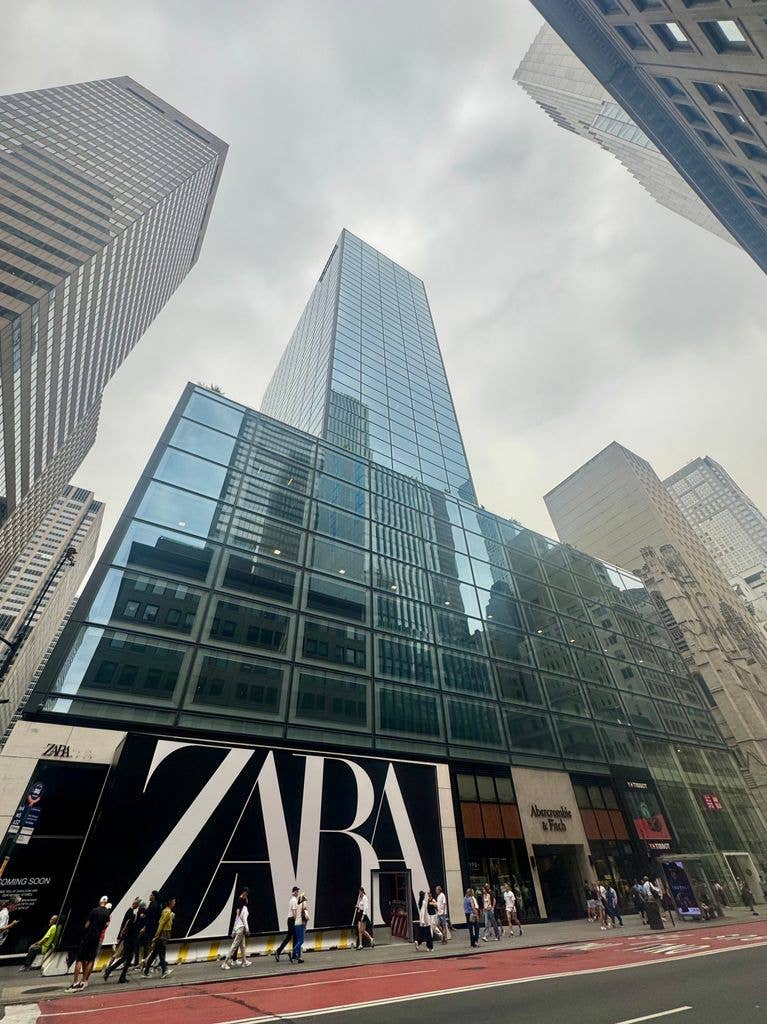 Tishman Building, what used to be William Kissam Vanderbilt's Petit Chateau, 660 Fifth Avenue