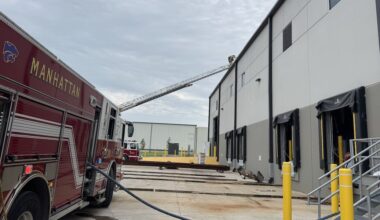 Crews respond to industrial building fire in Manhattan