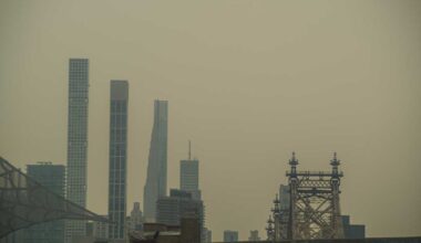 Air quality alert: NYC handing out free KN95 masks as smoke from Canadian wildfires reaches unhealthy levels