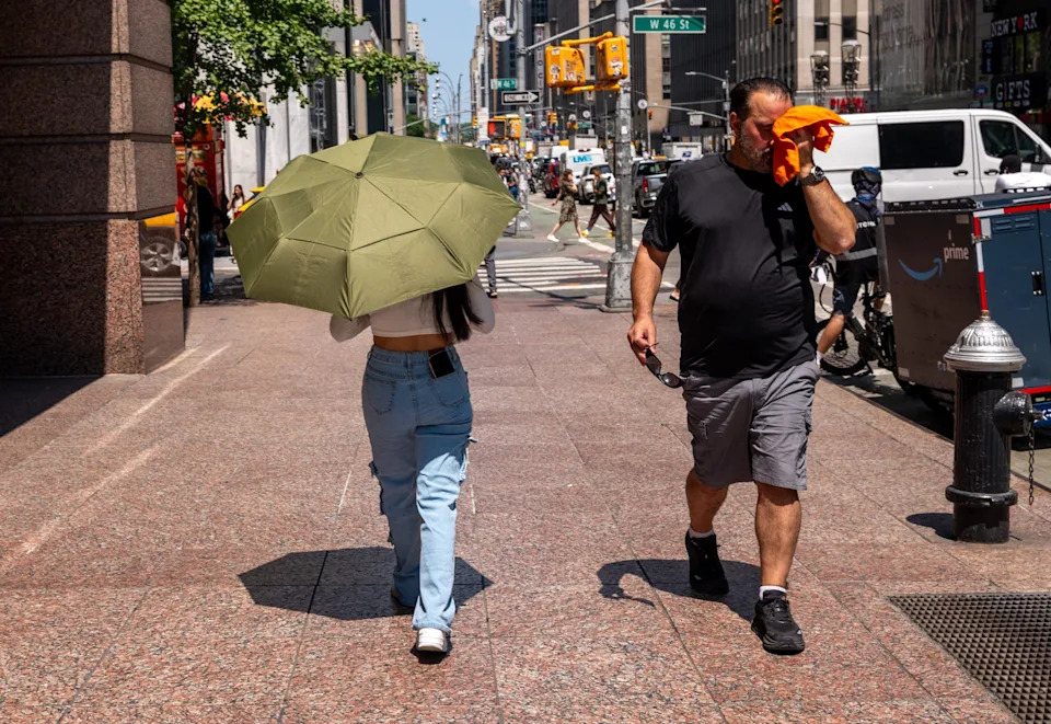 NEW YORK, NEW YORK - JULY 29: People try to stay cool on the sweltering streets of Manhattan as the region experiences another heatwave on July 29, 2025 in New York City. Temperatures are expected to reach into the high 90s with a heat index well above 100 degrees.