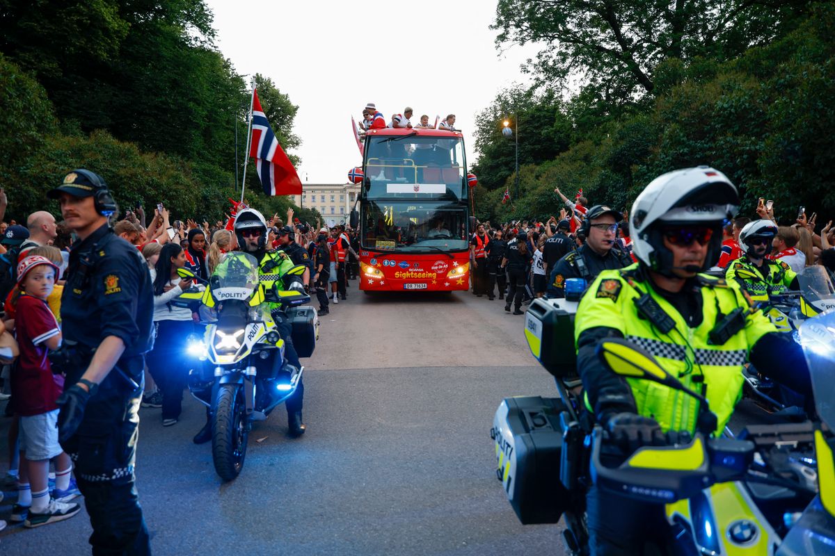 Norway's national soccer team arrives at Oslo's Royal Palace, where King Harald and the Royal Family welcome the players home after their memorable 2026 World Cup campaign.