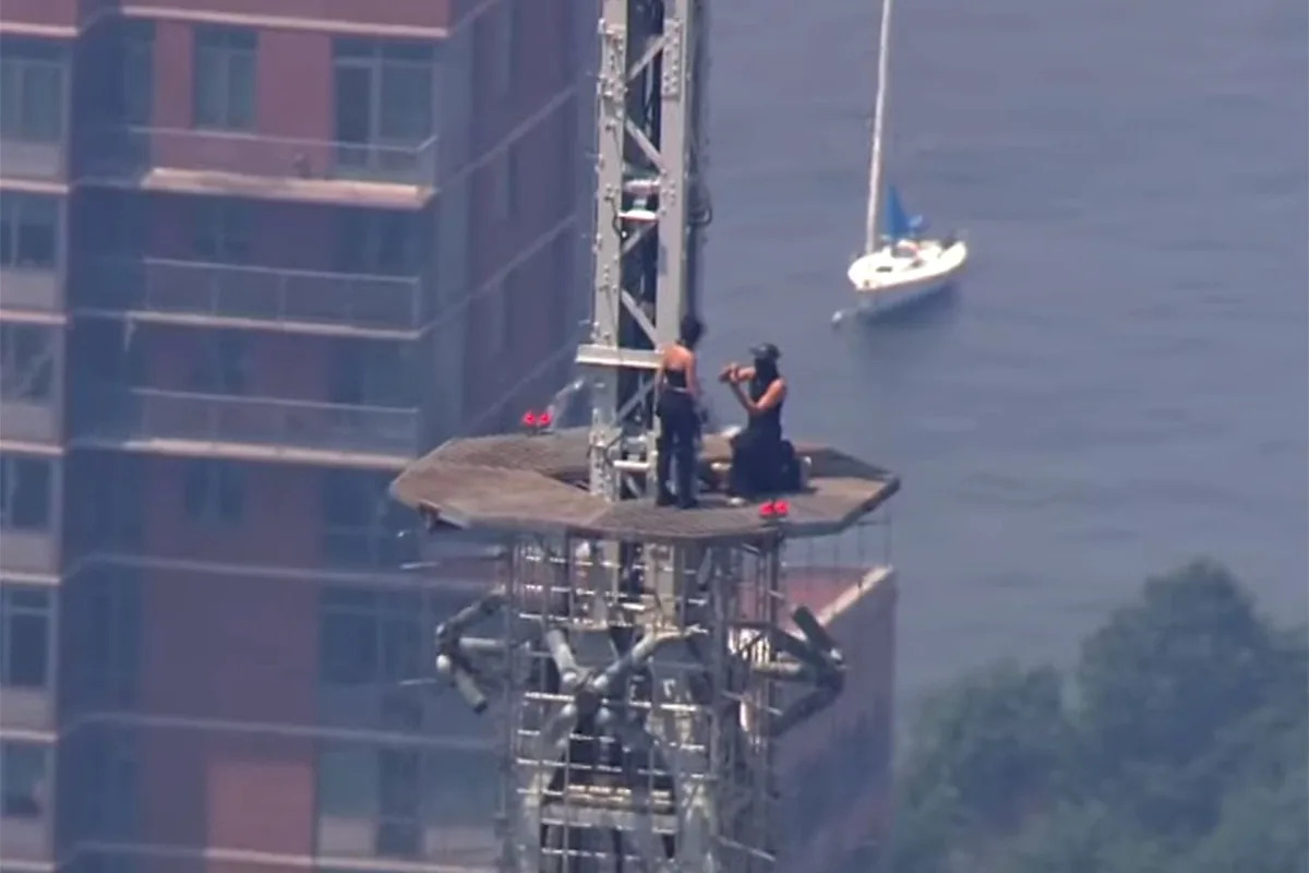 2 People Climb to Top of N.Y.C.'s Empire State Building with World Peace Banner Before Seemingly Getting Engaged