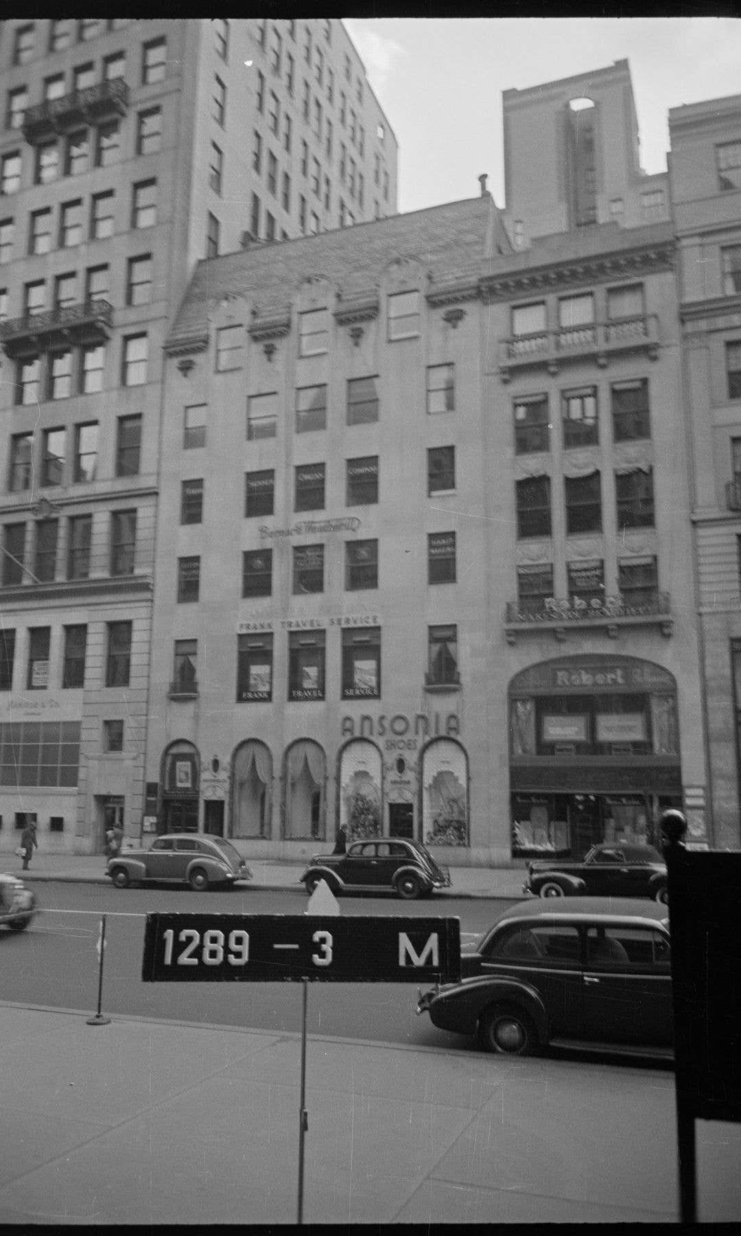 677 Fifth Avenue, a home previously inhabited by Cornelius Vanderbilt III, which is now a Microsoft store