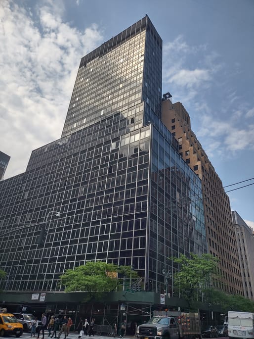 The former Pfizer World Headquarters at 219-235 East 42nd Street in Midtown Manhattan. Photo by Jim Henderson, via Wikimedia Commons, licensed under CC BY-SA 4.0.
