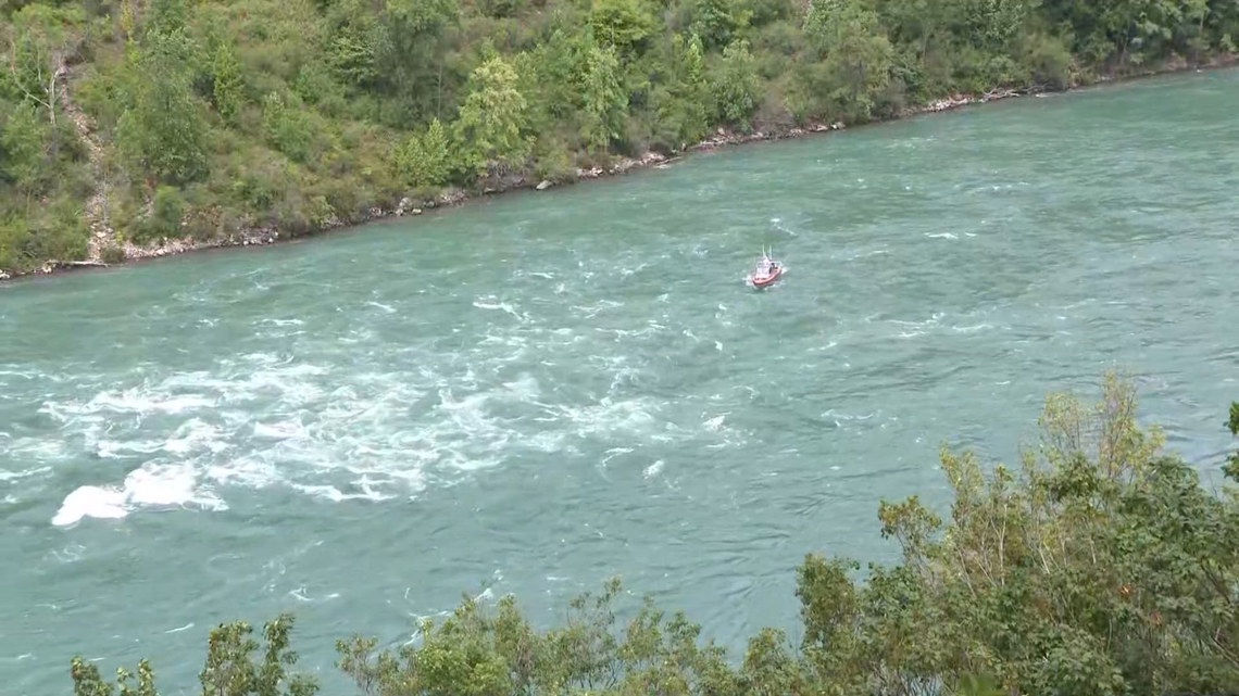 18-year-old missing after falling into lower Niagara River