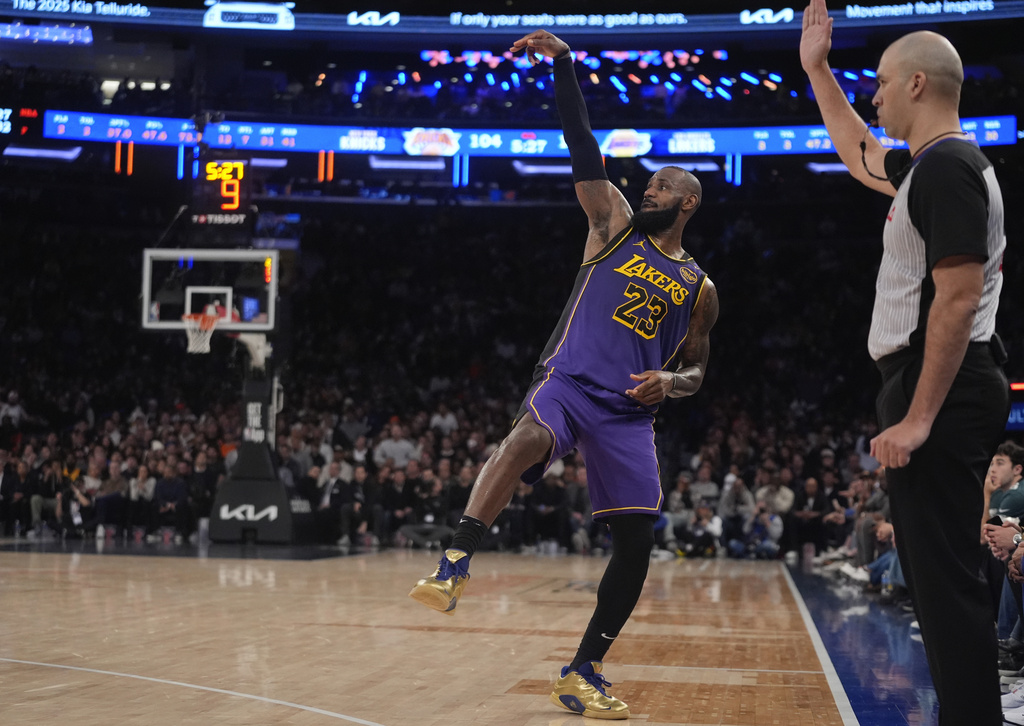 LeBron James officially signs with 76ers, might live in New York