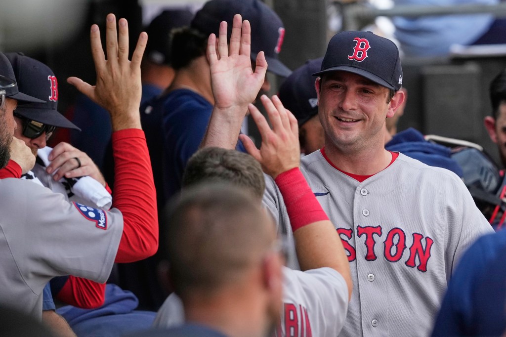 Red Sox team plane finally airborne, en route to New York after delays