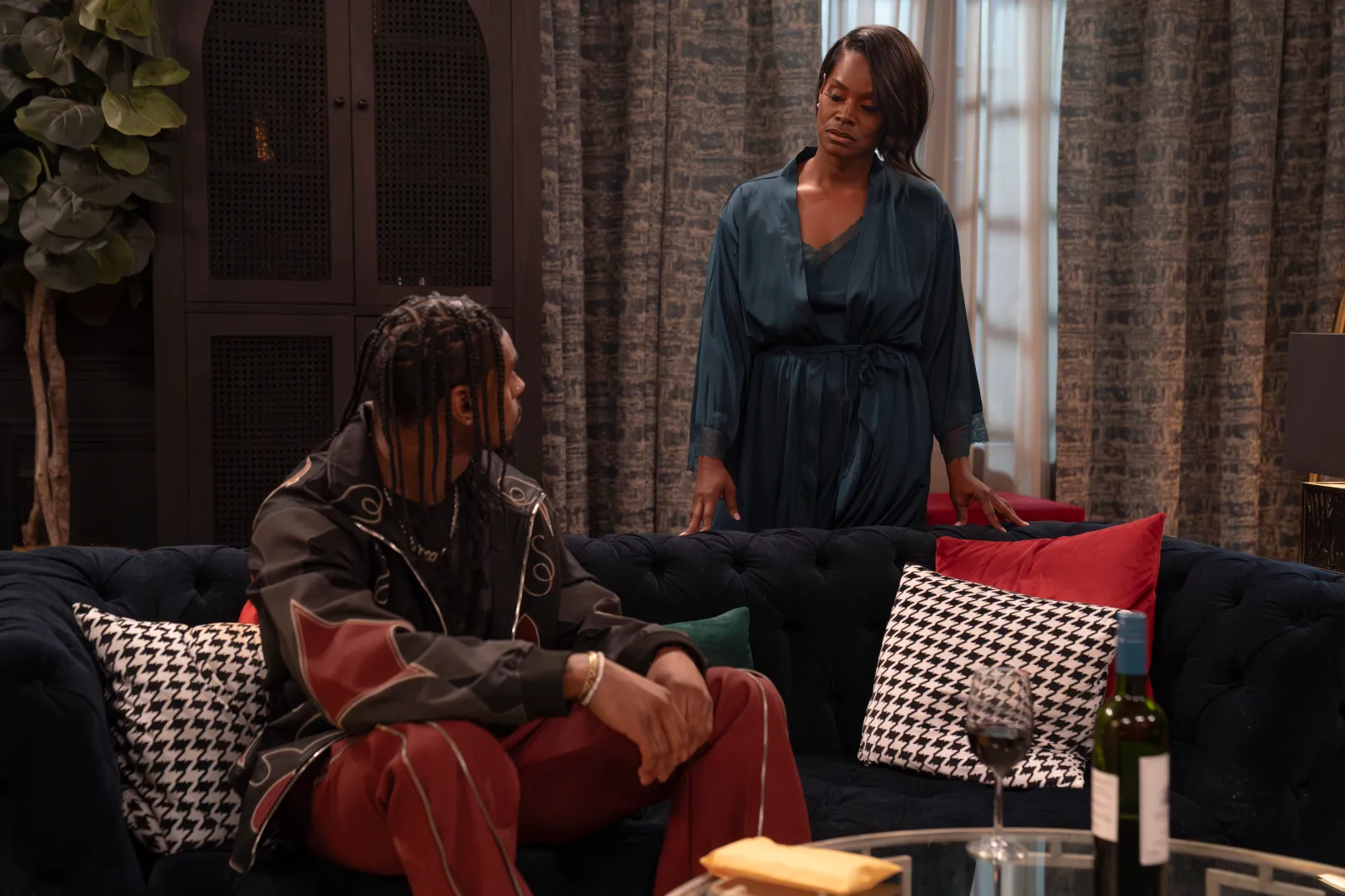 (L-R): Nathan James Hughes as Quincy and Rashan Ali as Ms. Tandy in All The Queen’s Men, episode 5, season 5 streaming on Paramount+, 2026. Photo Credit: Charles Bergmann/TPS/Paramount+