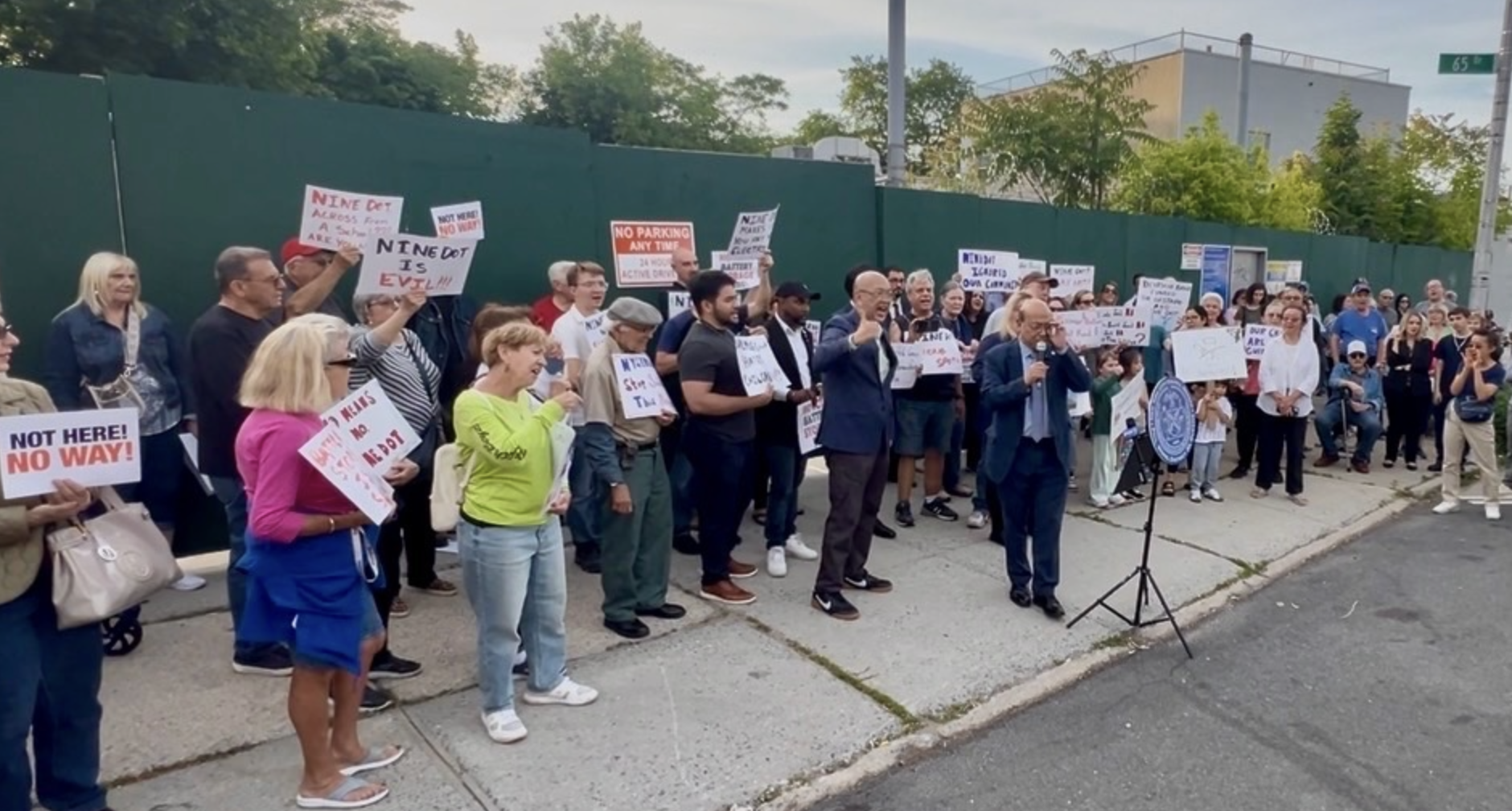 Queens pol wants Hochul to pass moratorium on battery storage sites — Queens Daily Eagle