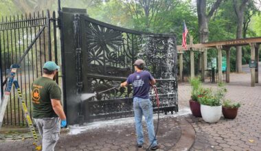 Interns clean iconic monuments at Flushing Meadows Corona Park through NYC Parks Citywide Monuments Conservation Program – QNS