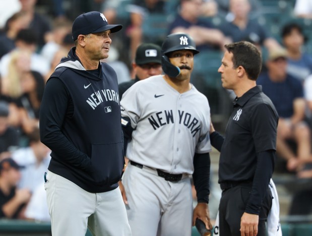 Yankees manager Aaron Boone, left, checks on a batter in the third inning against the White Sox at Rate Field on July 28, 2026, in Chicago. (John J. Kim/Chicago Tribune) (John J. Kim/Chicago Tribune)