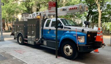 A Consolidated Edison truck parked on Columbia Heights in Brooklyn Heights. Photo: Mary Frost/Brooklyn Eagle