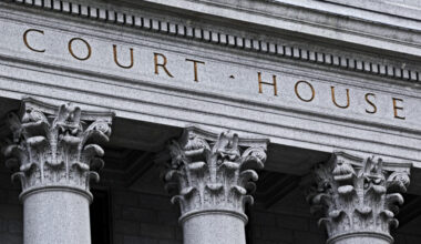Split NY appeals court affirms conviction in kidnapping of daughter