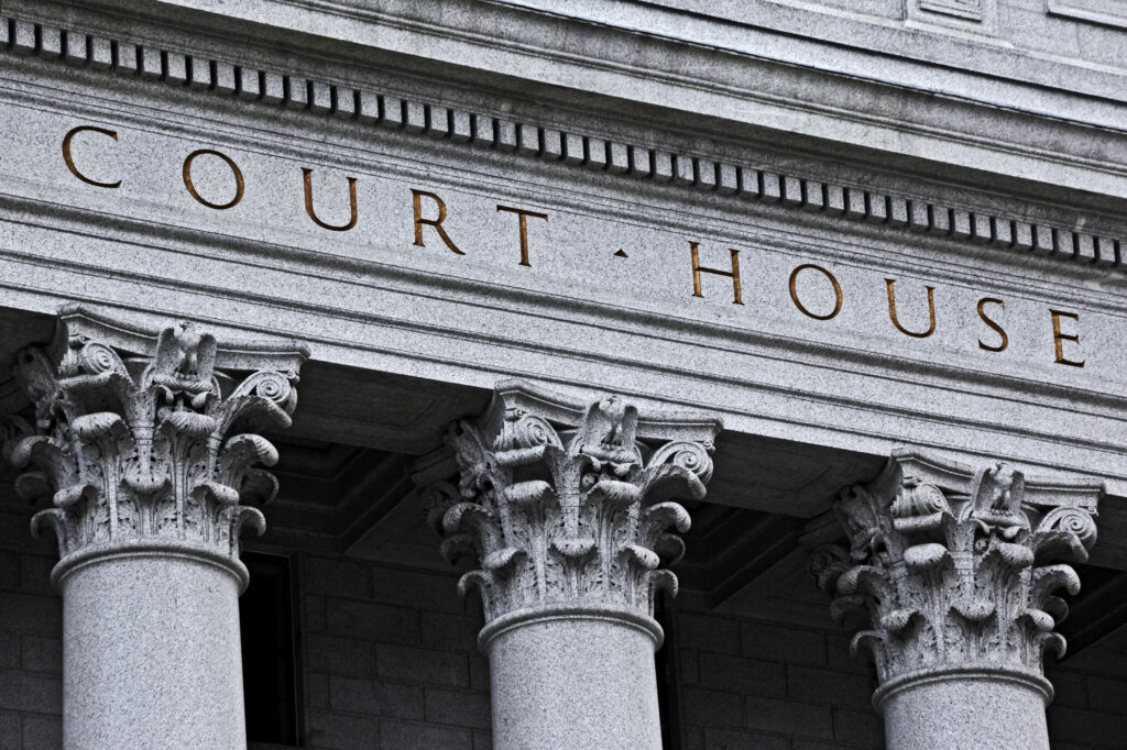Split NY appeals court affirms conviction in kidnapping of daughter
