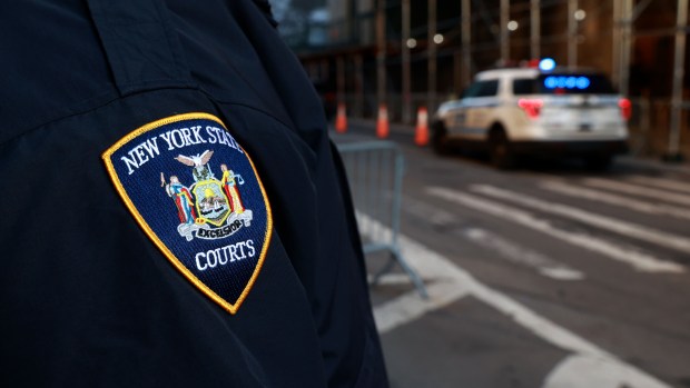 A New York State Courts Officer is pictured in Manhattan on Wednesday, Aug. 9, 2023. (Luiz C. Ribeiro for New York Daily News)