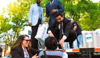 Mamdani distributes flood preparedness kits alongside DEP in East Elmhurst – QNS