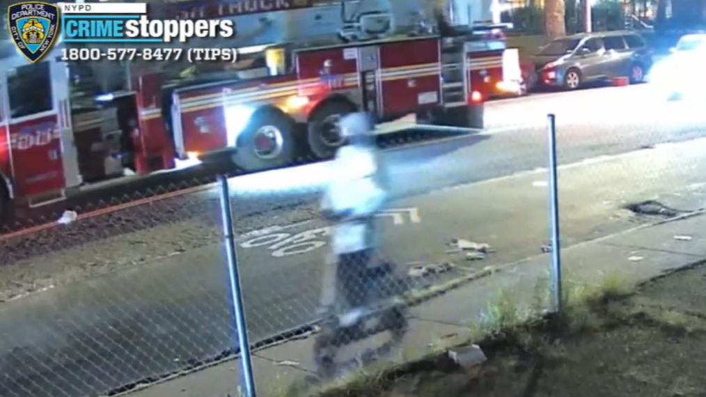 News 12 | Bronx | Gunman On The Run After Double Shooting In Soundview