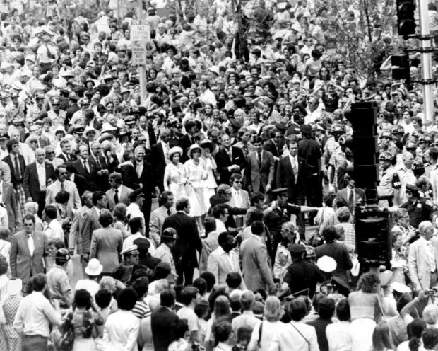 It was a wild scene in 1976 when the queen visited. (Herald file photo)