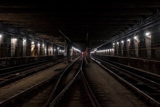 The Crosstown Line of the G line looking north from the 21st St. subway station in Long Island City, Queens. (Evan Simko-Bednarski / New York Daily News)