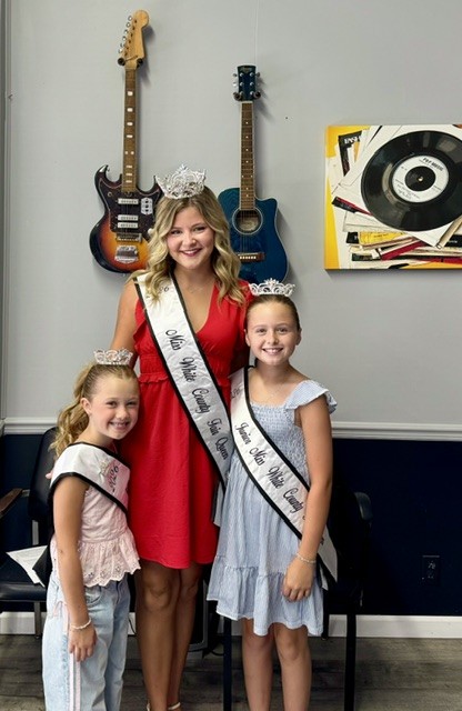 photo in studio of freshly crowned White County Fair queens